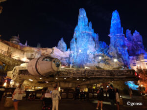 ハリウッドスタジオのスターウォーズエリアの夜
